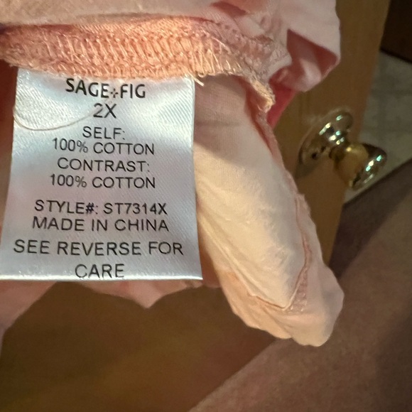 Sage & Fig size 2X Floral Peach and Lavender Women's Top, New with tags - Picture 4 of 5